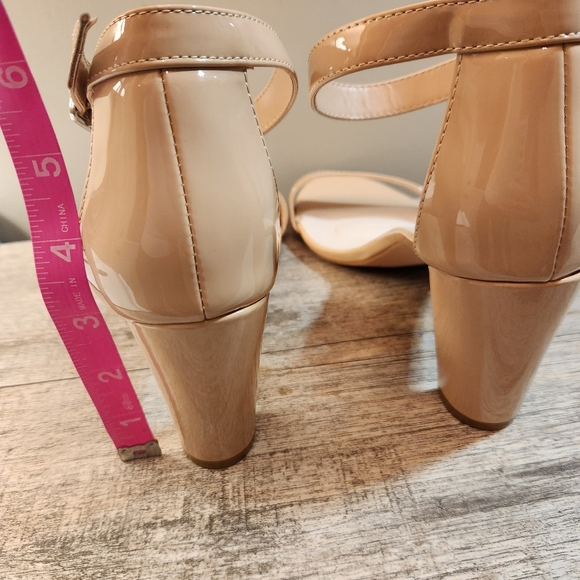 DB Studio Women's Patent Nude Pumps Size 10W - Picture 7 of 7